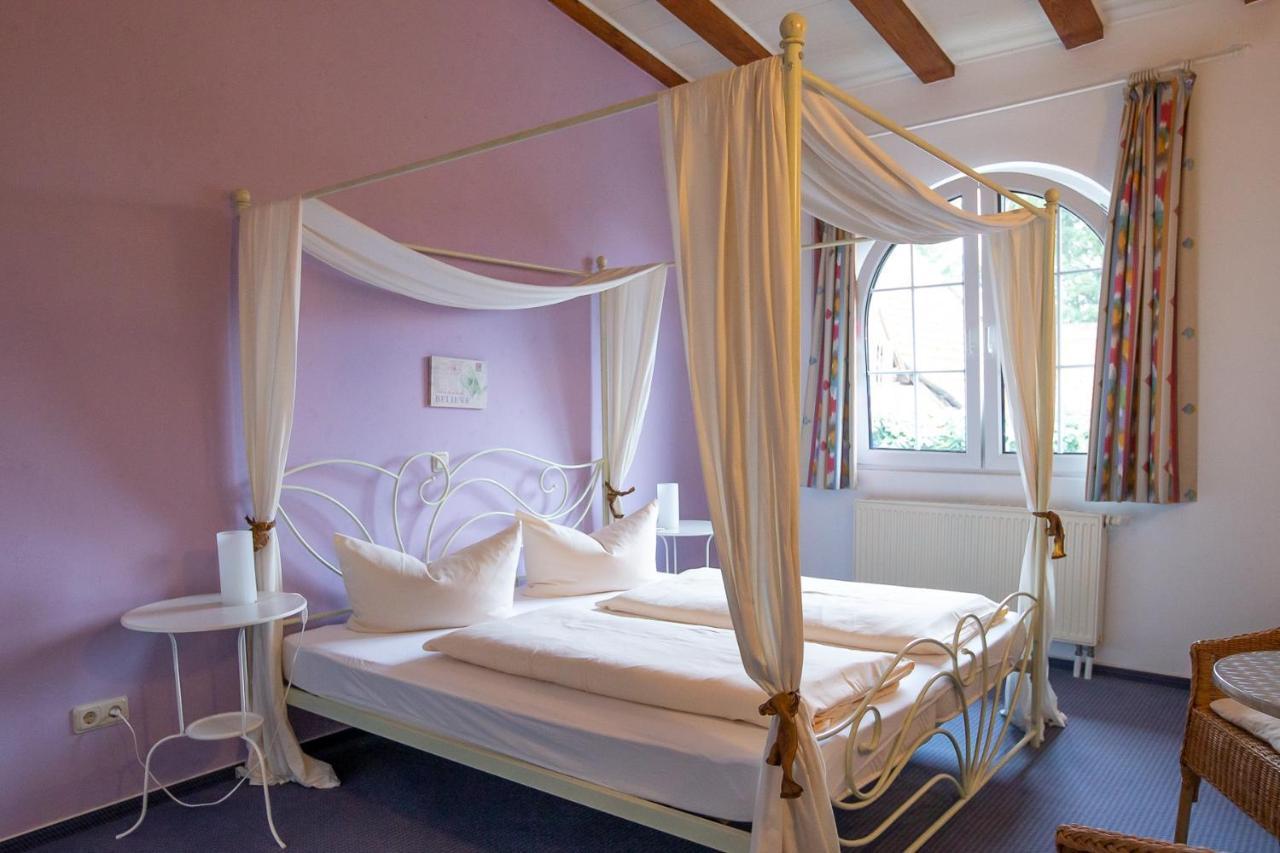 Hotel Schlosshof Dolgesheim エクステリア 写真