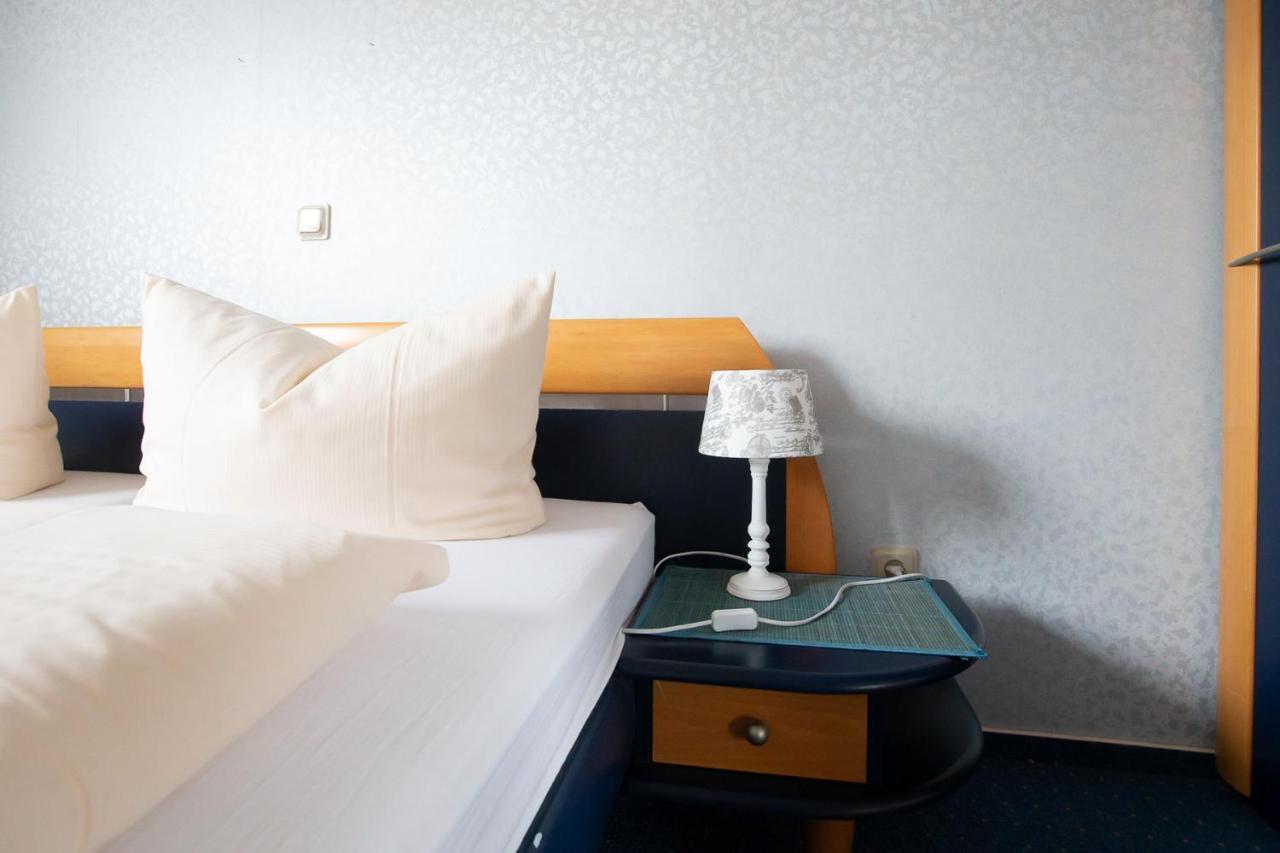 Hotel Schlosshof Dolgesheim エクステリア 写真