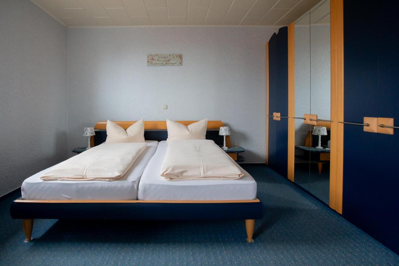 Hotel Schlosshof Dolgesheim エクステリア 写真
