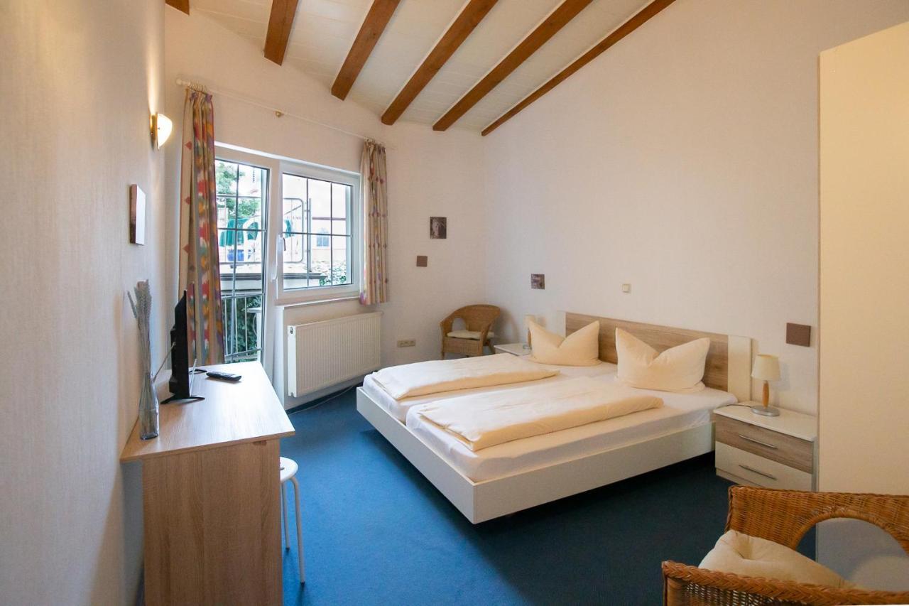 Hotel Schlosshof Dolgesheim エクステリア 写真